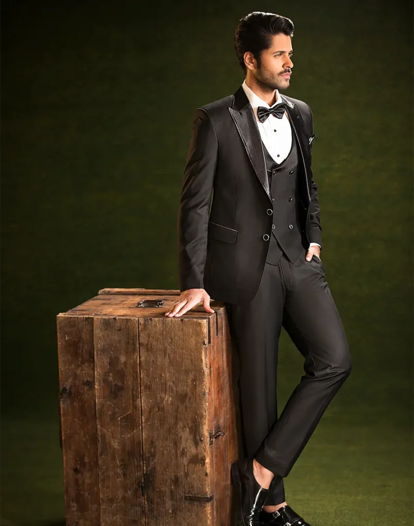 Second image of BLACK PEAK TUX