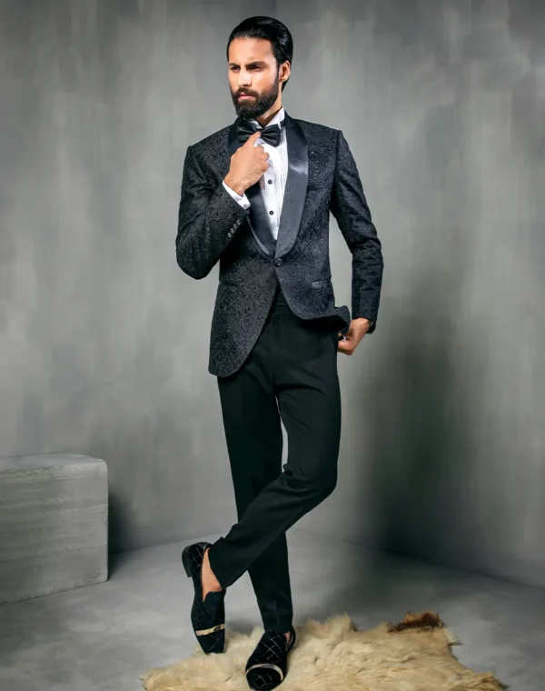 Second image of STUNNING BLACK TUX