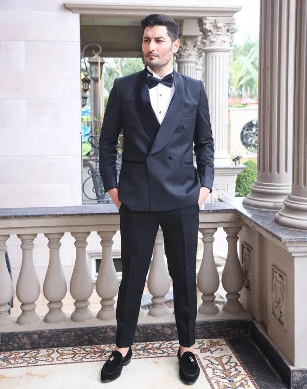 PLAIN-BLACK TUX